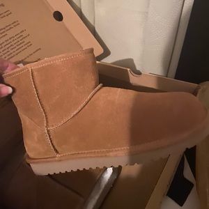 NWT Ugg Koolaburra short boots.  Sz 8